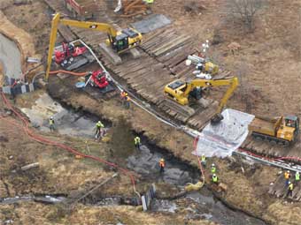Emergency Pipeline Spill River Clean Up